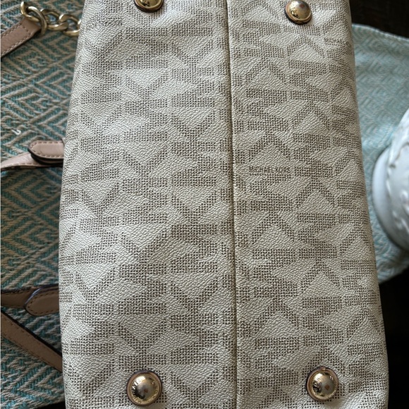 COPY - Michael Kors Logo Bag - Picture 4 of 7